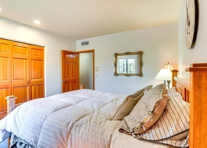 Beautiful Oasis W/ Pool, Views & Privacy! Tucson