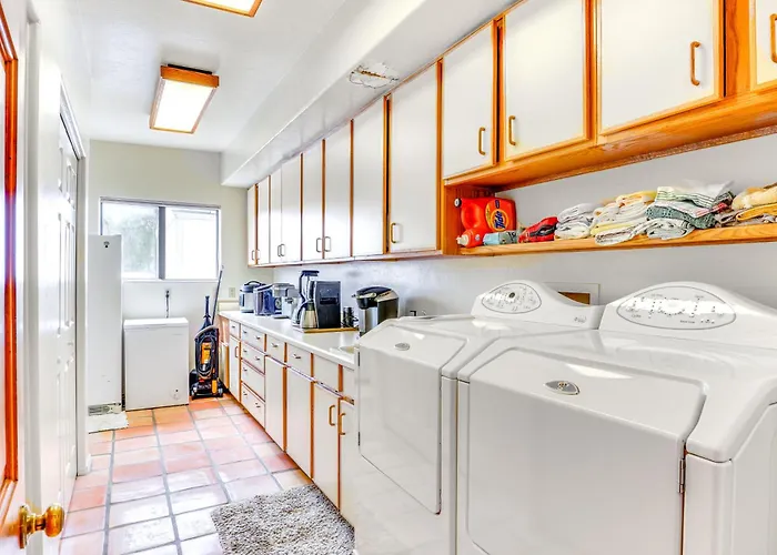 Beautiful Oasis W/ Pool, Views & Privacy! Tucson