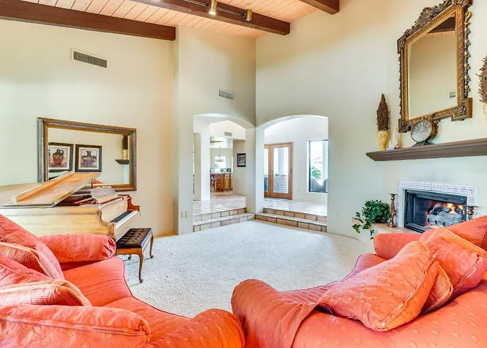 Beautiful Oasis W/ Pool, Views & Privacy!