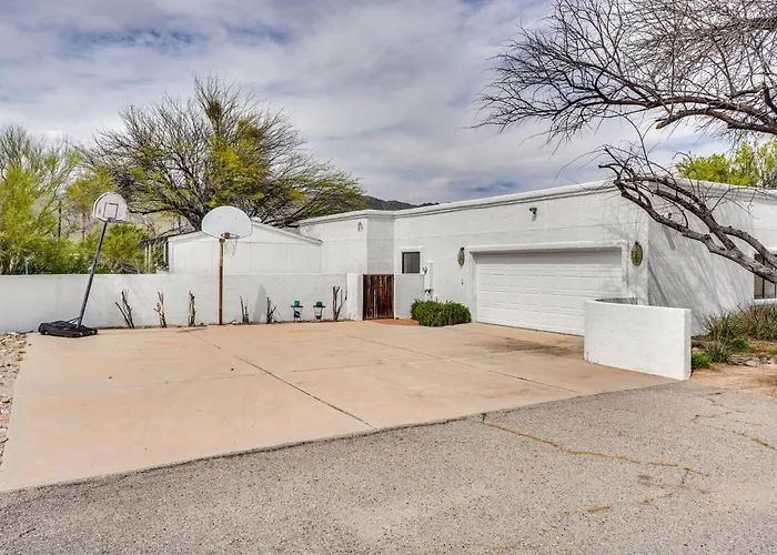 Beautiful Oasis W/ Pool, Views & Privacy! Tucson