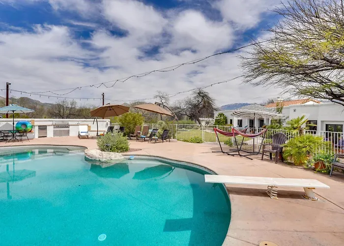 Beautiful Oasis W/ Pool, Views & Privacy! Tucson