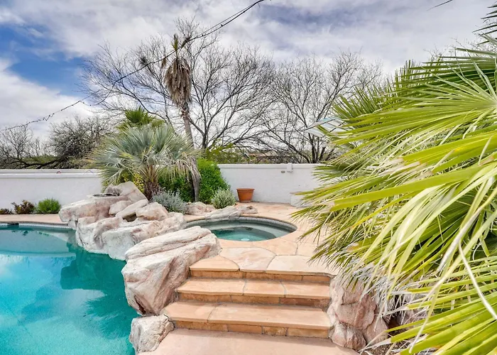 Beautiful Oasis W/ Pool, Views & Privacy!