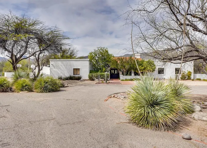 Beautiful Oasis W/ Pool, Views & Privacy!