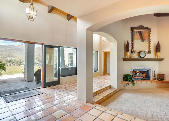 Beautiful Oasis W/ Pool, Views & Privacy!